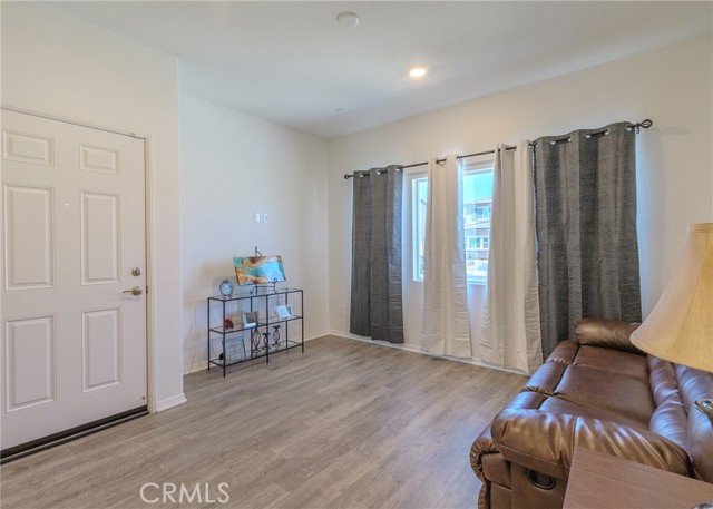 Detail Gallery Image 4 of 21 For 15451 San Francisco Ln, Victorville,  CA 92394 - 4 Beds | 3/1 Baths