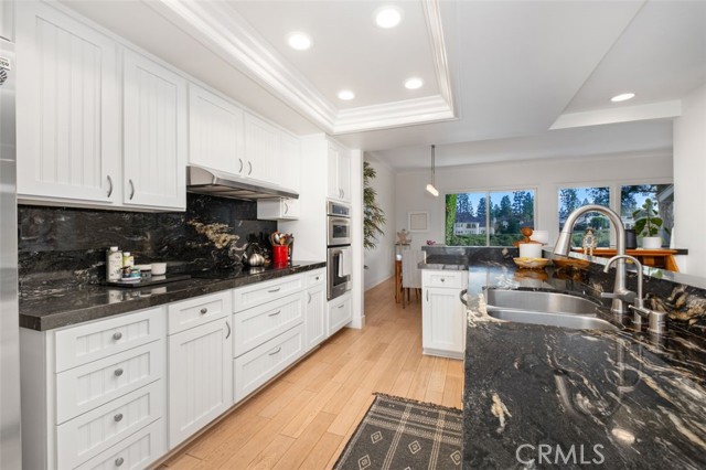 Detail Gallery Image 19 of 28 For 10 Rue Grand Vallee, Newport Beach,  CA 92660 - 2 Beds | 2 Baths