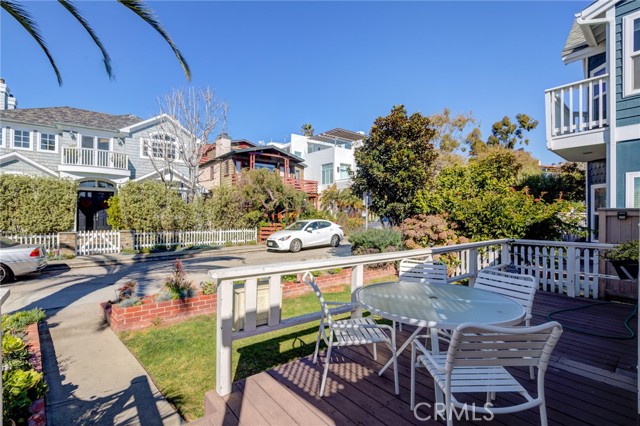 532 4th Street, Manhattan Beach, California 90266, 2 Bedrooms Bedrooms, ,1 BathroomBathrooms,Residential,Sold,4th,PV22020518