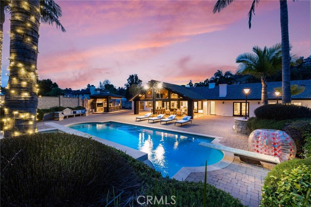 Detail Gallery Image 5 of 75 For 10372 Crawford Canyon Rd, Santa Ana,  CA 92705 - 5 Beds | 7/1 Baths