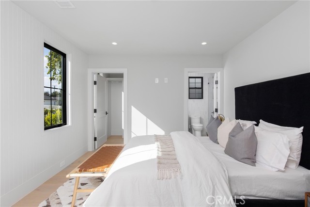 Detail Gallery Image 17 of 48 For 4506 Greenbush Ave, Sherman Oaks,  CA 91423 - 4 Beds | 5/1 Baths