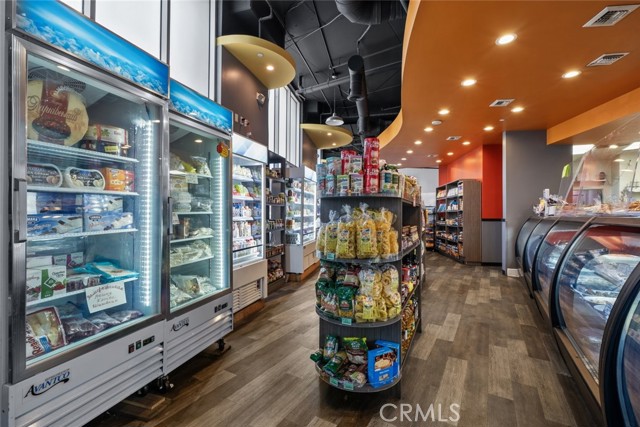 400 E Broadway, Glendale CA: https://media.crmls.org/medias/ad16cec4-123a-41ad-82c7-76611d31d223.jpg
