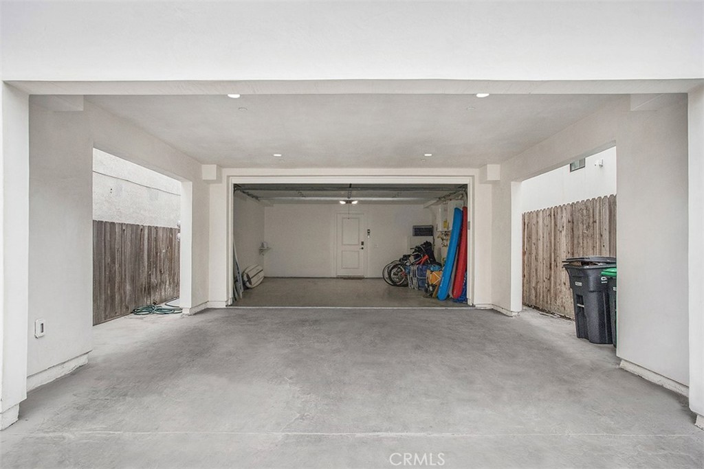 https://media.crmls.org/medias/ad171ec6-1a11-4b47-ac35-6d93a9ceea9a.jpg?preset=X-Large