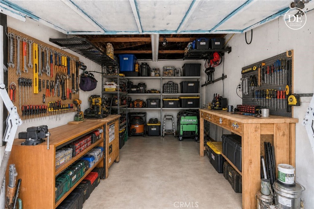 https://media.crmls.org/medias/ad179bfa-d0b4-4567-81f4-652f7fec641b.jpg?preset=X-Large