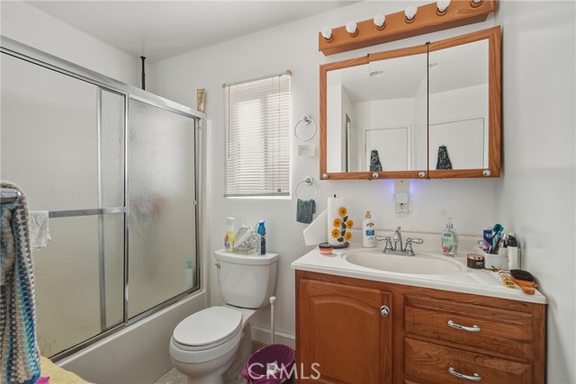 Detail Gallery Image 17 of 19 For 11016 S, Van Ness, Los Angeles,  CA 90047 - 3 Beds | 2 Baths