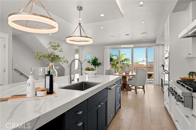 Kitchen breakfast bar