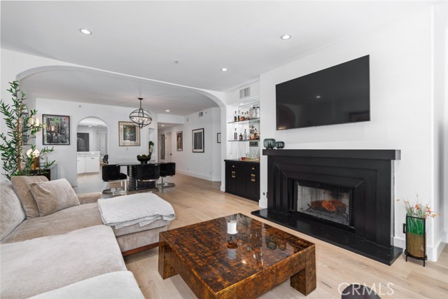 Detail Gallery Image 15 of 31 For 11740 W Sunset Bld #14,  Los Angeles,  CA 90049 - 2 Beds | 3 Baths