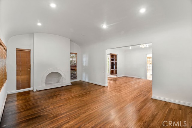 Detail Gallery Image 4 of 18 For 153 S La Peer Dr, Los Angeles,  CA 90048 - 3 Beds | 3 Baths