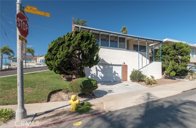 Detail Gallery Image 10 of 31 For 909 Montgomery, Hermosa Beach,  CA 90254 - 2 Beds | 2 Baths