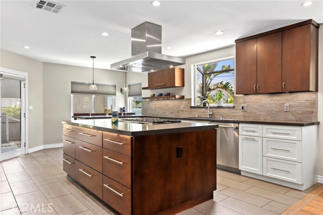 4855 Arcola Avenue, Toluca Lake CA: https://media.crmls.org/medias/ad19393d-166e-4eb8-ac99-7990c3c6d5e2.jpg