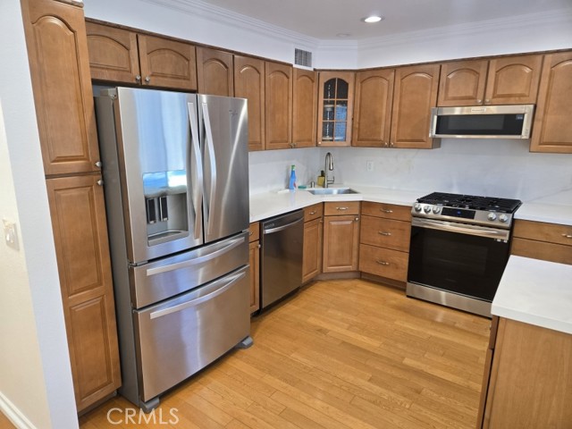 Detail Gallery Image 5 of 15 For 9534 via Ricardo, Burbank,  CA 91504 - 2 Beds | 3 Baths
