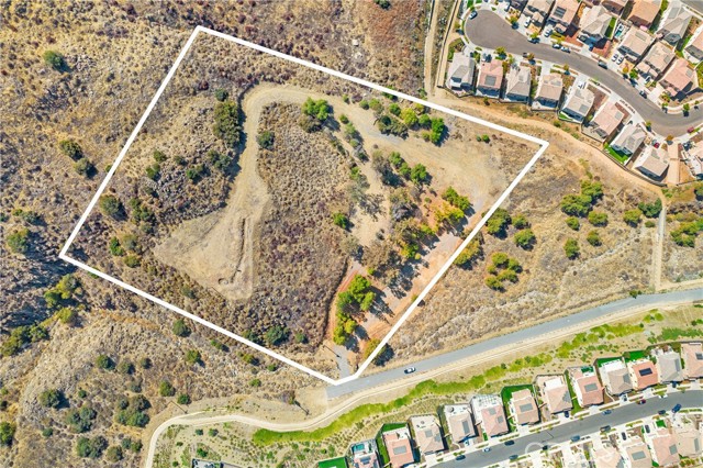 11085 Canyon Circle, Corona CA: https://media.crmls.org/medias/ad19e2c8-9f96-489e-81a8-66090195159f.jpg