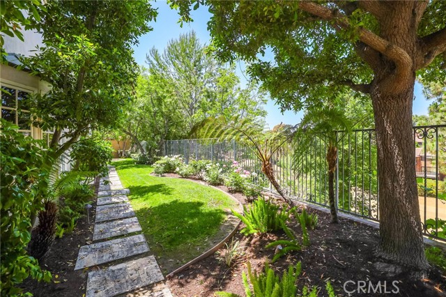 20 Cherry Hills Lane, Newport Beach CA: https://media.crmls.org/medias/ad1b16d6-84d4-41e9-9350-6cab2a642862.jpg