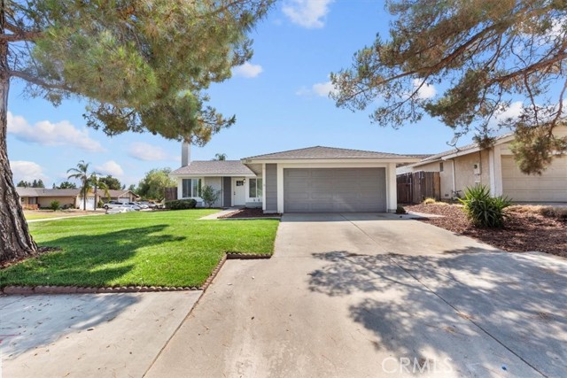 Detail Gallery Image 2 of 34 For 2205 Lake Forest Ct, San Bernardino,  CA 92407 - 3 Beds | 2 Baths