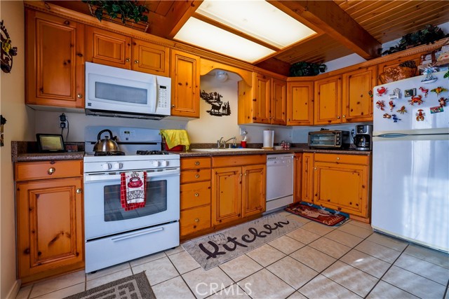 Detail Gallery Image 11 of 42 For 195 Vista Ln, Sugarloaf,  CA 92386 - 5 Beds | 3 Baths