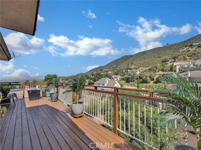 1124 Kathleen Drive, Newbury Park CA: https://media.crmls.org/medias/ad1d90ae-5ed0-4664-bbc5-d7623b687c1f.jpg
