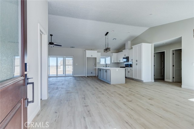 Detail Gallery Image 10 of 46 For 22520 Houston St, Apple Valley,  CA 92308 - 4 Beds | 2/1 Baths