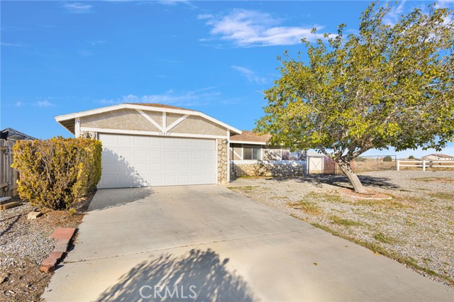 Detail Gallery Image 2 of 41 For 10450 Cimmeron Trail, Adelanto,  CA 92301 - 3 Beds | 2 Baths