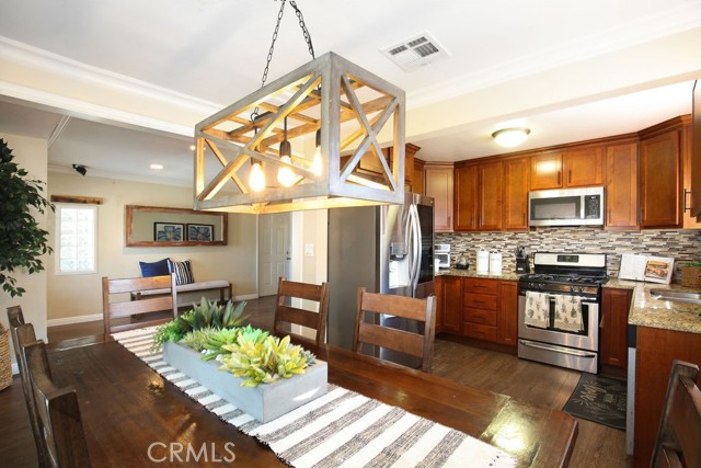 Detail Gallery Image 6 of 41 For 5024 N Bentree Cir, Long Beach,  CA 90807 - 4 Beds | 2 Baths