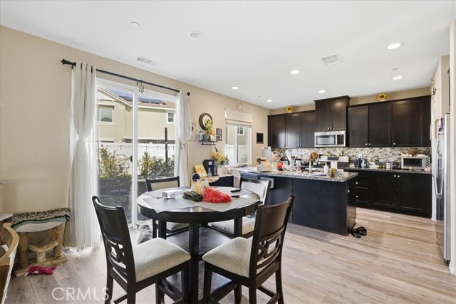 Detail Gallery Image 8 of 27 For 27270 Barre, Menifee,  CA 92584 - 4 Beds | 3 Baths