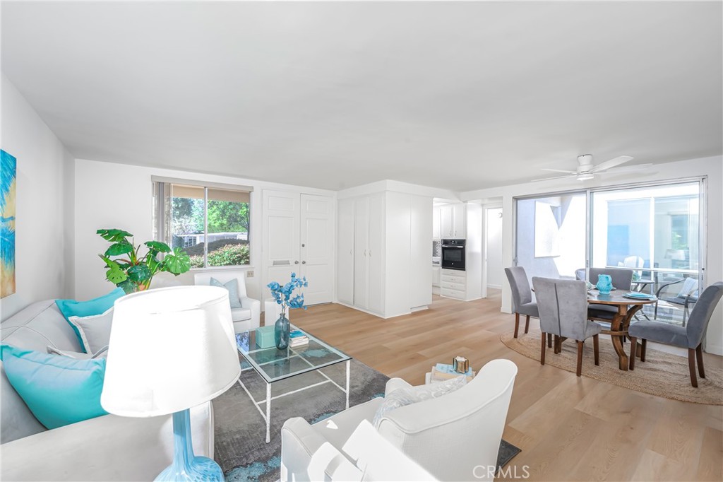 https://media.crmls.org/medias/ad22012f-7ea9-4630-a0a0-6f98dd30ffef.jpg?preset=X-Large