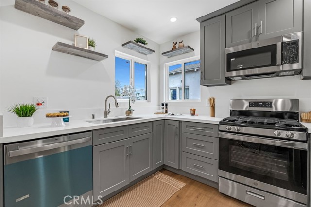 433 N Buena Vista Street, Burbank CA: https://media.crmls.org/medias/ad22ccf9-1753-411a-b9ef-c9931bb6c4d5.jpg
