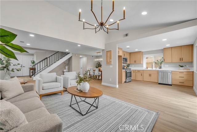 Detail Gallery Image 9 of 34 For 20015 Gilbert, Canyon Country,  CA 91351 - 4 Beds | 3 Baths