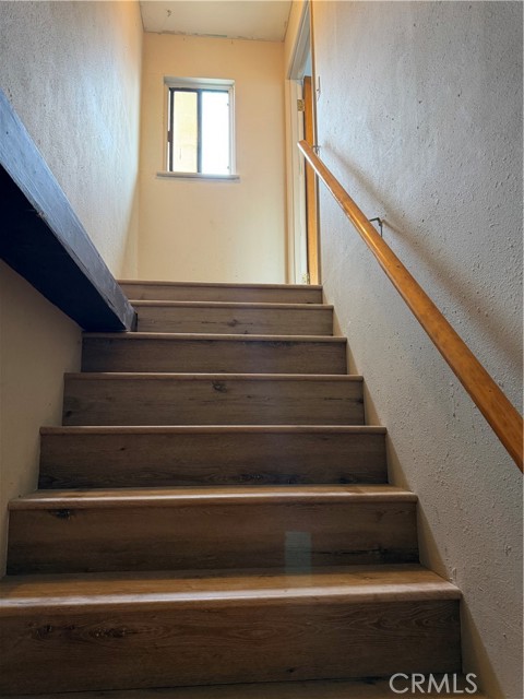 Detail Gallery Image 6 of 6 For 663 Eston Pl #B,  Lancaster,  CA 93535 - 1 Beds | 2 Baths