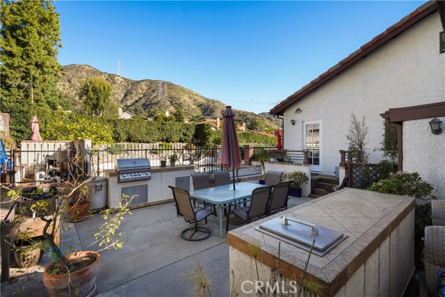485 Wedgewood Court, Duarte CA: https://media.crmls.org/medias/ad24e565-8be6-49c8-8404-b29c03c645aa.jpg