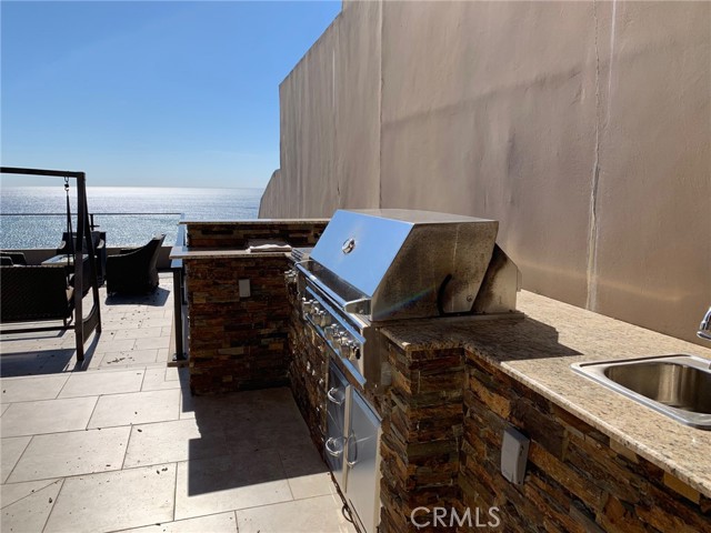 Built in Outdoor BBQ w/ Sink