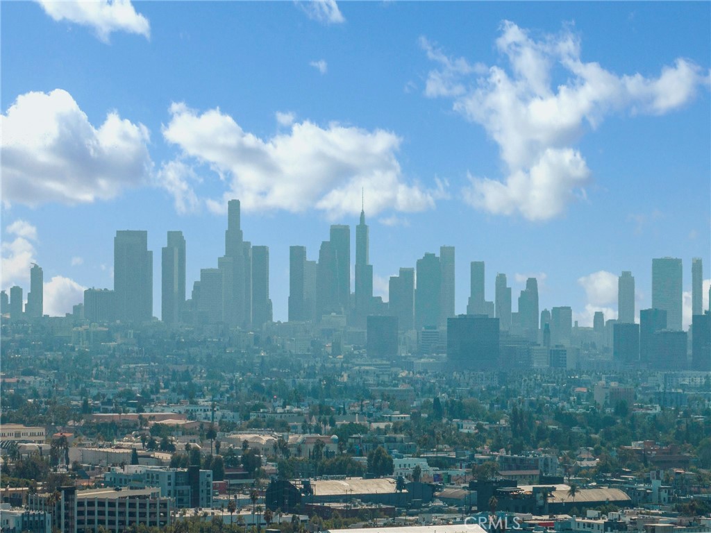 https://media.crmls.org/medias/ad251a00-efcd-4f34-ad4f-1b6af0609913.jpg?preset=X-Large