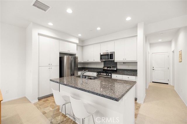 Detail Gallery Image 7 of 21 For 31268 via Nubes, Temecula,  CA 92592 - 3 Beds | 3 Baths