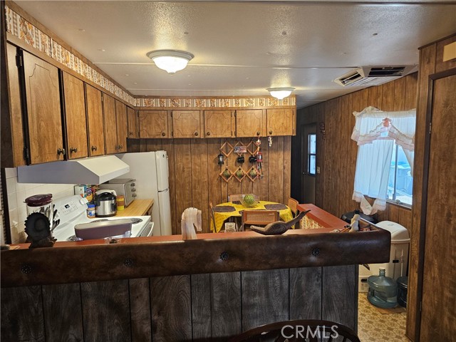 Detail Gallery Image 6 of 31 For 16004 18th Ave, Clearlake,  CA 95422 - 2 Beds | 2 Baths