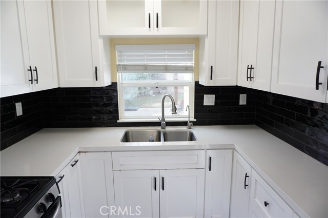 10109 Noble Avenue, Mission Hills (San Fernando) CA: https://media.crmls.org/medias/ad2540be-48a5-4dae-9913-12accb1f7be5.jpg