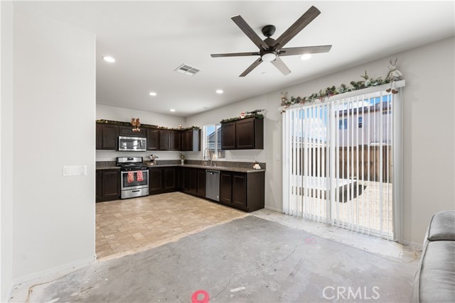 Detail Gallery Image 14 of 60 For 2517 San Madrid, Rosamond,  CA 93560 - 3 Beds | 2/1 Baths