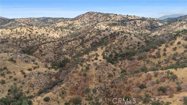 30721 Condor Place, Tehachapi CA: https://media.crmls.org/medias/ad25b14d-c5aa-40e0-bfbb-5108c01948e7.jpg