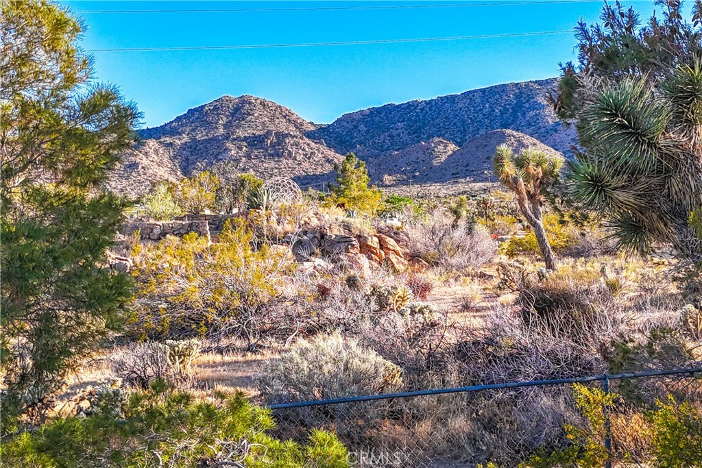 https://media.crmls.org/medias/ad25f232-4785-49a3-b08e-b46267f3ceb6.jpg?preset=X-Large