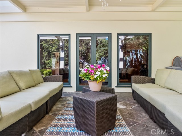 1624 Arboles Drive, Glendale CA: https://media.crmls.org/medias/ad26177b-6638-4712-ab0a-a393451e3d63.jpg
