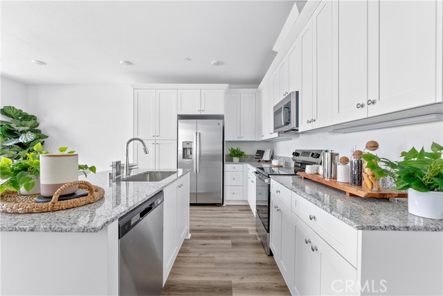 Detail Gallery Image 5 of 40 For 9419 1/2 N Sepulveda Blvd. #3,  North Hills,  CA 91343 - 2 Beds | 2/1 Baths