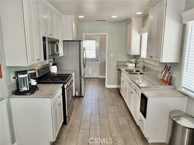 4513 N Paramount Boulevard, Lakewood CA: https://media.crmls.org/medias/ad26381e-4155-47be-8bf6-31e3aeeda64f.jpg