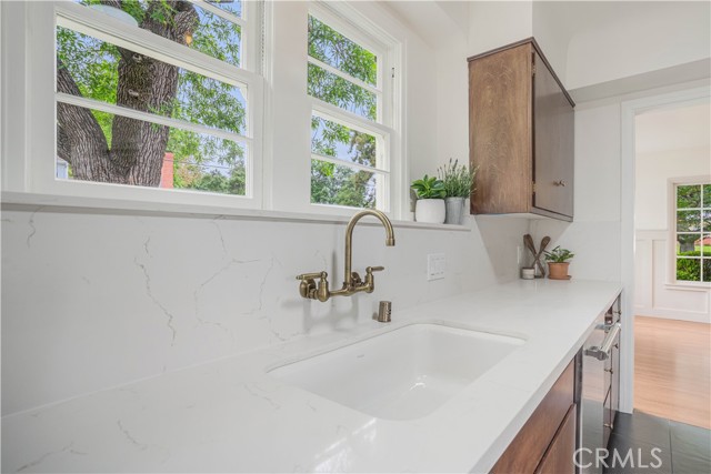 3500 Grayburn Road, Pasadena CA: https://media.crmls.org/medias/ad266639-6b7f-43dc-8025-6854f9ef3e25.jpg