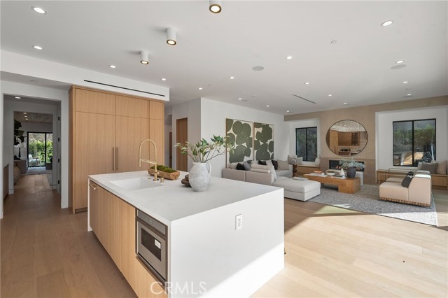4453 Gentry Avenue, Studio City CA: https://media.crmls.org/medias/ad267638-92bb-419d-a4df-06f451901f03.jpg
