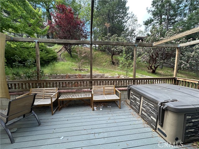 1286 Aleutian Drive, Lake Arrowhead CA: https://media.crmls.org/medias/ad26b060-9e15-4025-a6ee-6f324533e7cb.jpg