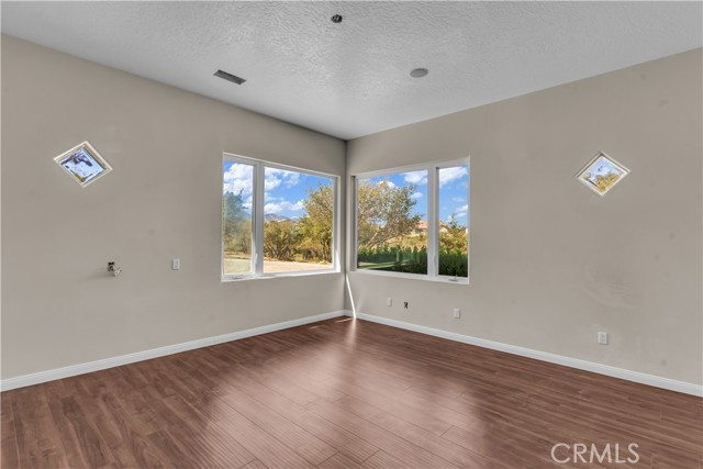 Detail Gallery Image 14 of 34 For 10234 10234 Clover Dr, Oak Hills,  CA 92344 - 4 Beds | 4 Baths