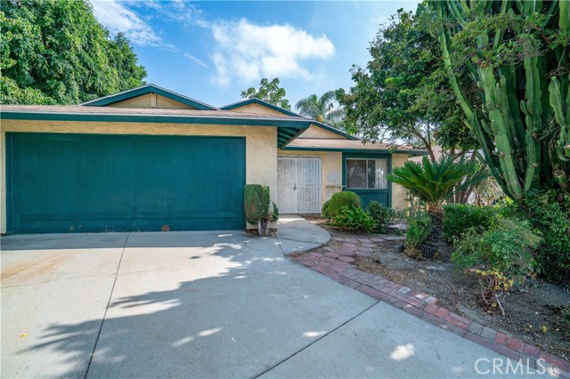 10907 Danielson Drive, South El Monte CA: https://media.crmls.org/medias/ad2758a9-4a23-4769-ad5d-f45cc6869f32.jpg