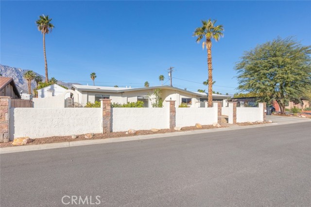 Detail Gallery Image 6 of 39 For 2333 N San Clemente, Palm Springs,  CA 92262 - 4 Beds | 2 Baths