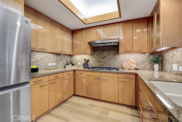 Detail Gallery Image 17 of 55 For 13600 Marina Pointe Dr #905,  Marina Del Rey,  CA 90292 - 2 Beds | 2/1 Baths