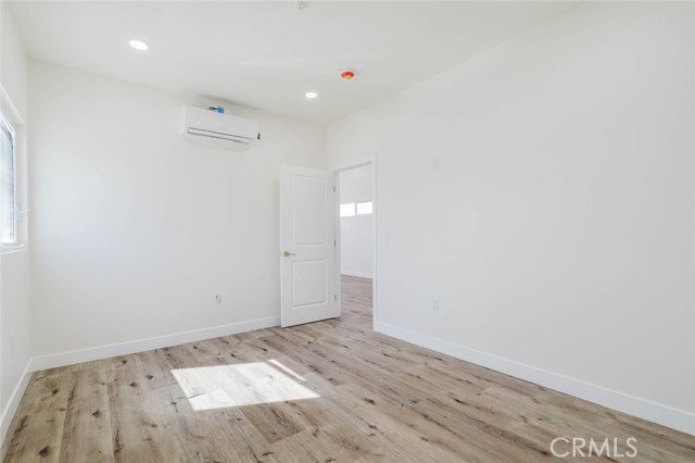 5732 Willowcrest Avenue, 3 photo 17