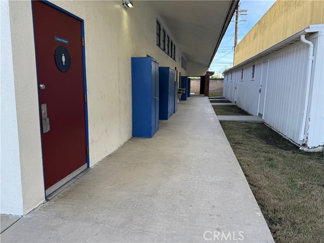 Image 43 of 48 For 405 S Azusa Ave