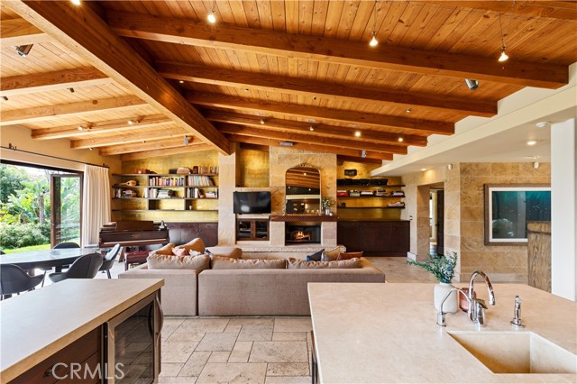 Detail Gallery Image 17 of 61 For 27409 Pacific Coast Hwy, Malibu,  CA 90265 - 4 Beds | 4 Baths